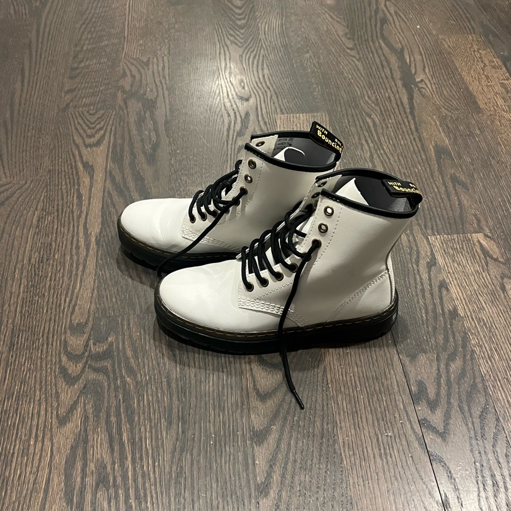 Dr. Martens Zavala Combat Boots. Worn twice. Size 6. Great Condition.
